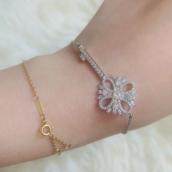 Sliver colour key bracelet - Picture 2 of 8